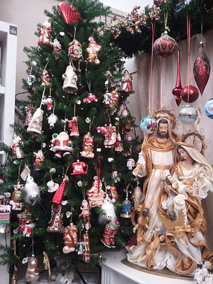 Méně je někdy více, proto stromeček nepřeplácejte.