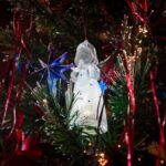 Svaté postavičky na stromeček i k samotným svátkům patří.