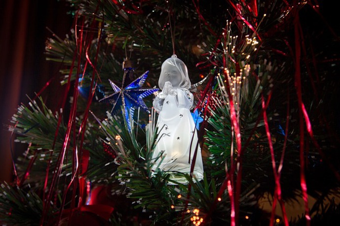 Svaté postavičky na stromeček i k samotným svátkům patří.