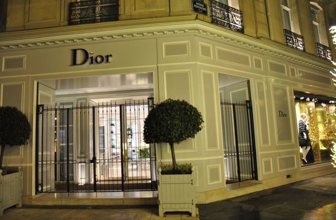 Když jsme vystaveni reklamě, v níž je vyzdvihován život bez závazků, touha utrácet se zvýší.