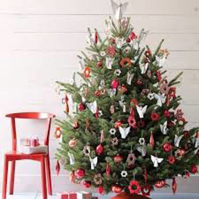 Vánoční stromečky ozdobené postaru jsou stejně nejkrásnější.