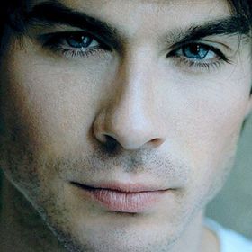 V deseti letech se začal věnovat modelingu, od sedmnácti pak herectví.