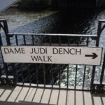 V roce 1988 do šlechtického stavu povýšená Judi Dench rozhodně nikdy nepatřila mezi křehké krásky.