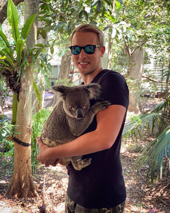 Jirka Král rád a často cestuje, kromě toho natáčí video ohledně počítačových her