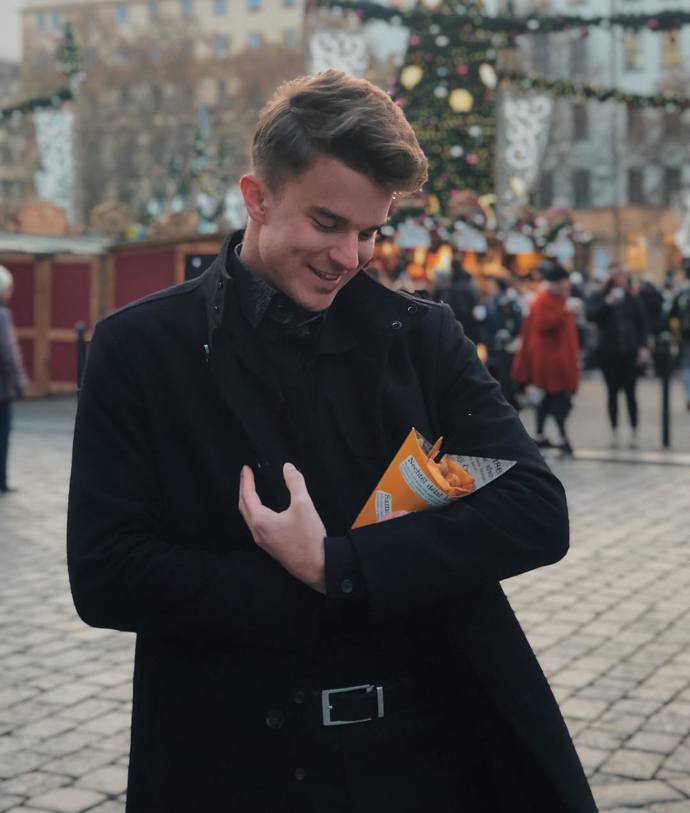 Kovy je velmi vtipný, vzdělaný a trefný, proto má většinou inteligentní fanoušky