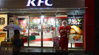 V Japonsku jí mladí na Štědrý večer v KFC