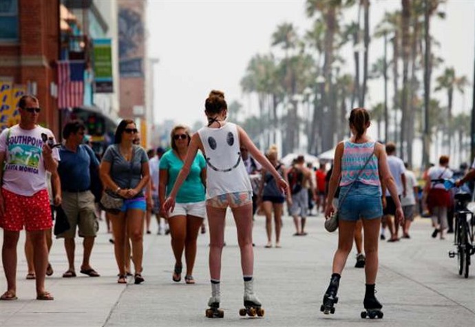 Ve Venezuele jezdí do kostela na kolečkových bruslích