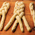 Vánočka lze uplést z různého počtu copů.