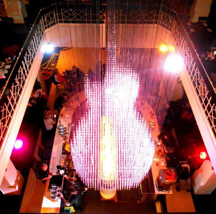 Hard Rock Cafe interiér.