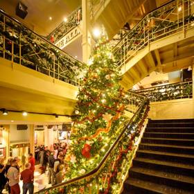 Na Vánoce jsou v Hard Rock Cafe patřičně připravení.
