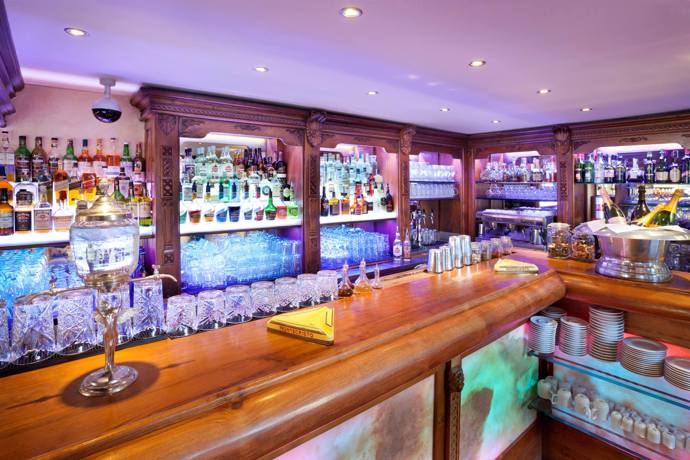 Interiér restaurace Terasa U Prince vás okouzlí stejně jako venkovní výhled.