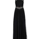 Nic nezkazíte ani dlouhými černými šaty