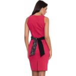 Černá stuha červené pouzdrovky doslova rozzáří