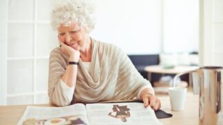 Udělejte prarodičům radost a pod stromeček jim nadělte zajímavé čtení.