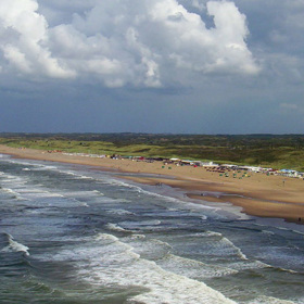 Scheveningen, Nizozemsko
Do vln Severního moře se zde každým rokem vrhá tisíce nadšených otužilců.