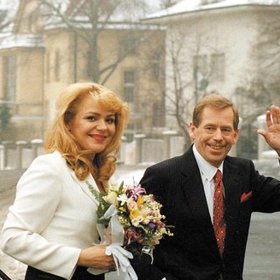 Když si po smrti Olgy Dášu Havel vzal, veřejnost mu nemohla přijít na jméno.