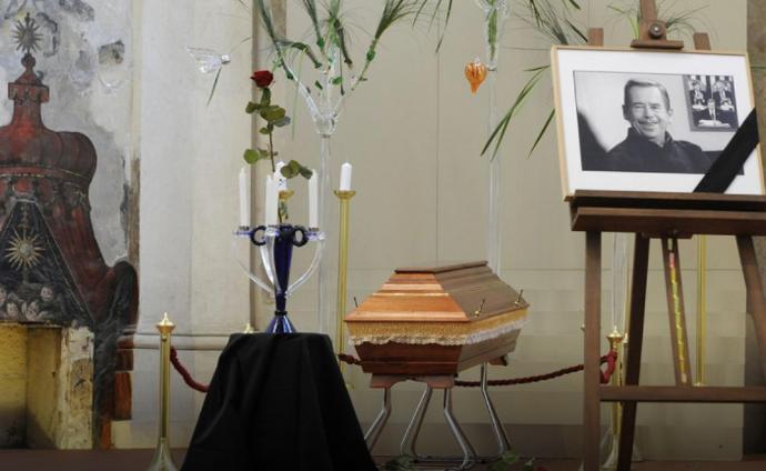 Pohřeb českého prezidenta byl velkolepý.