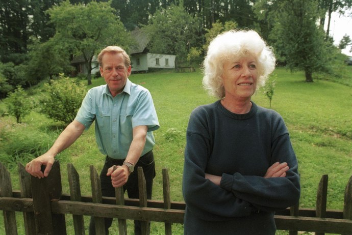 S první manželkou Olgou na milované chalupě.