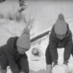 Děti se zabavily venku na sněhu.