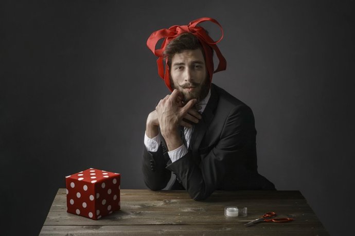 Vybrat dárek pro ženu je občas oříšek.