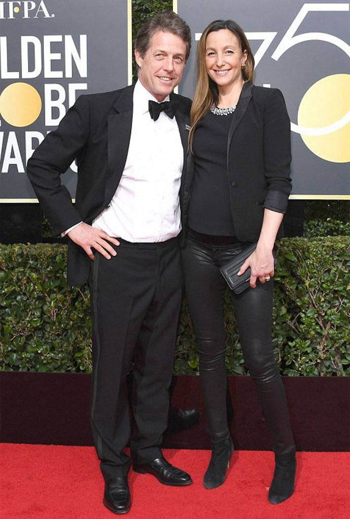 Herec Hugh Grant (57) se rozhodl před šedesátkou skoncovat se staromládeneckým životem a svou přítelkyni Annu Eberstain (39), s níž má tři děti, si vzal za manželku.