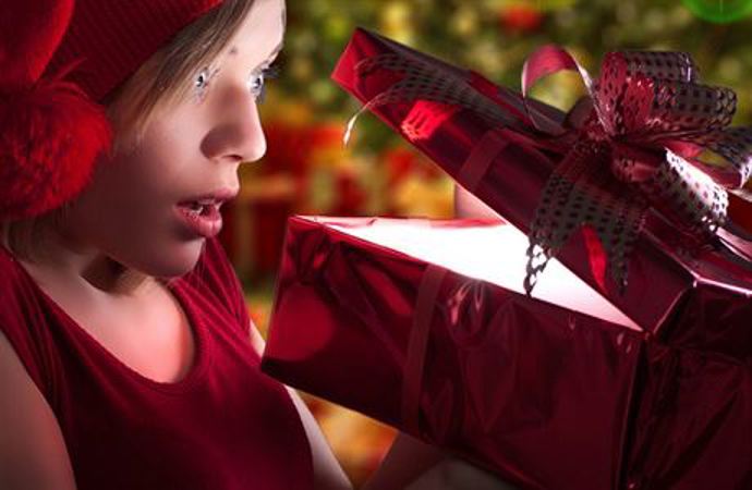 Takhle se rozhodně snažte netvářit, když vás pod stromečkem něco vyděsí