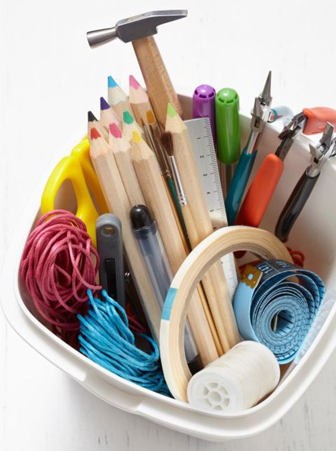 10. Pro kutilky: sada na pletení, vyšívání, malování, výrobu šperků či cukrářské zdobení.