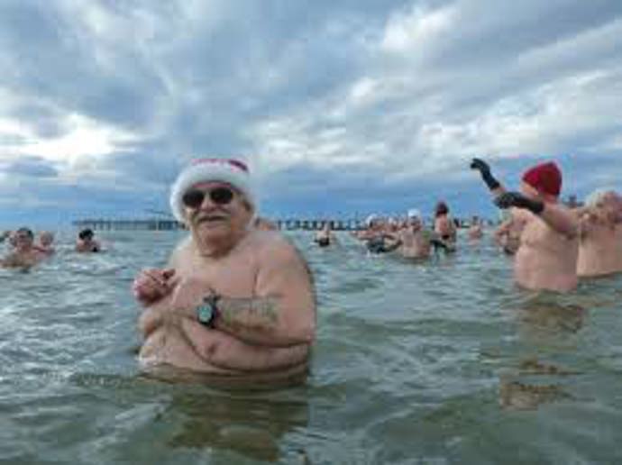 V San Franciscu otužilci plavou z Alcatrazu na pevninu