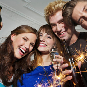 Užijte si poslední večer roku ve společnosti přátel.