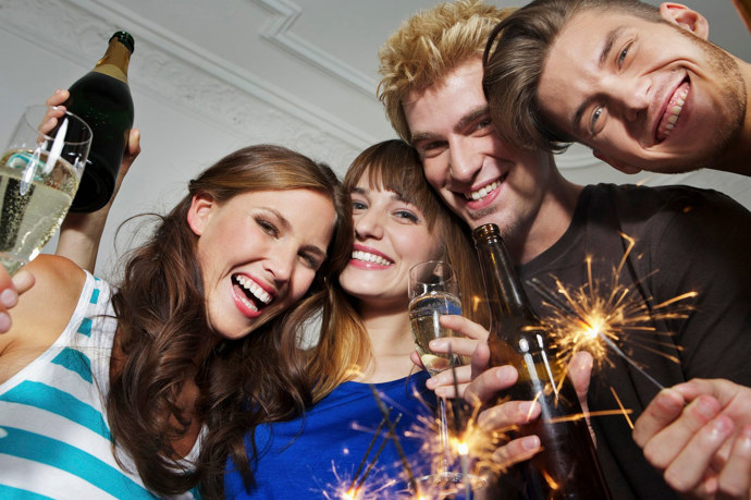 Užijte si poslední večer roku ve společnosti přátel.
