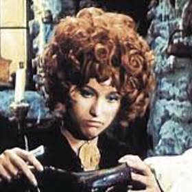 Saxanu si měla původně zahrát Věra Špinarová. Odmítla. Později toho velmi litovala.