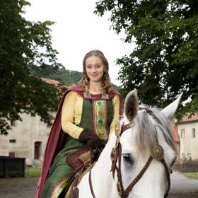 Anna Kadeřávková v pohádce Kouzelník Žito.