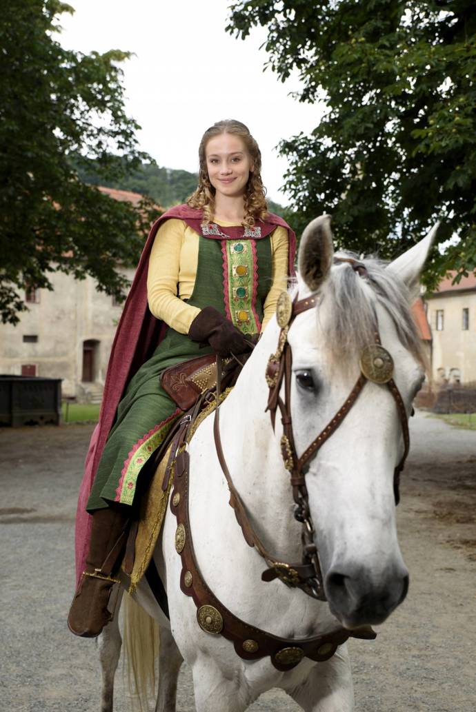 Anna Kadeřávková v pohádce Kouzelník Žito.