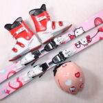 Lyže s Hello Kitty vaše holčička bude milovat.