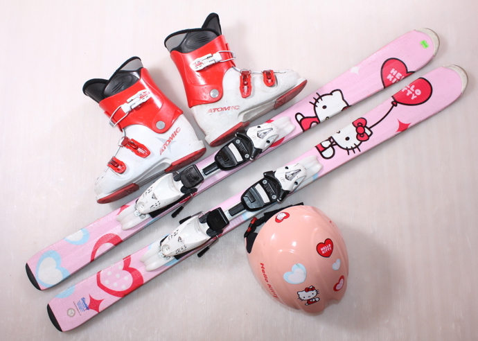 Lyže s Hello Kitty vaše holčička bude milovat.