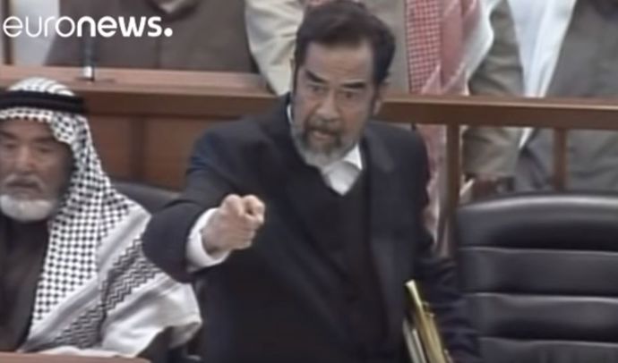 Veškerá obvinění popíral, prohlašoval soud za zmanipulovaný ze strany USA.