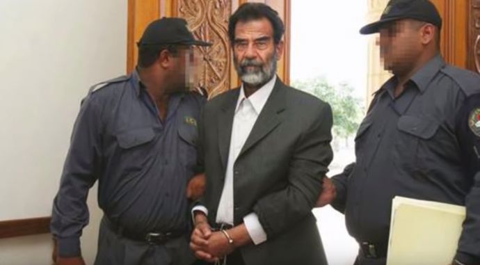 Dne 31. prosince byl pohřben v rodném Tikrítu.