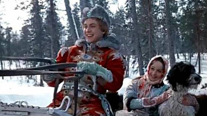 Originální text scénáře nebyl v rýmech, tohoto efektu se docílilo až díky českému překladu.