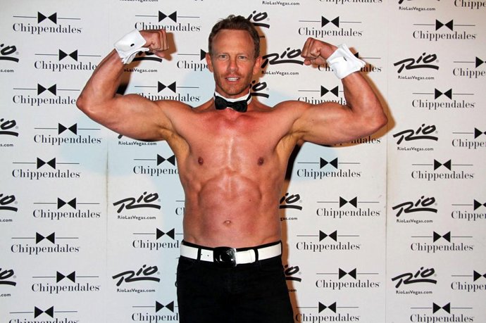 Steve se nějaký čas živil jako striptýzový tanečník.