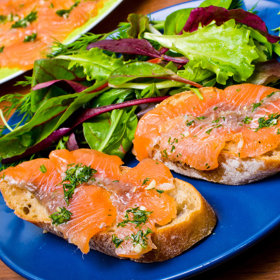 Losos a chleba jsou také dietou.