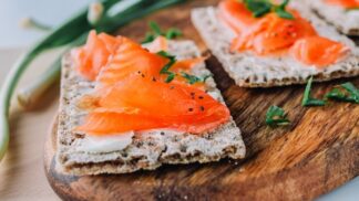 Zdravé suchary a čerstvá ryba.