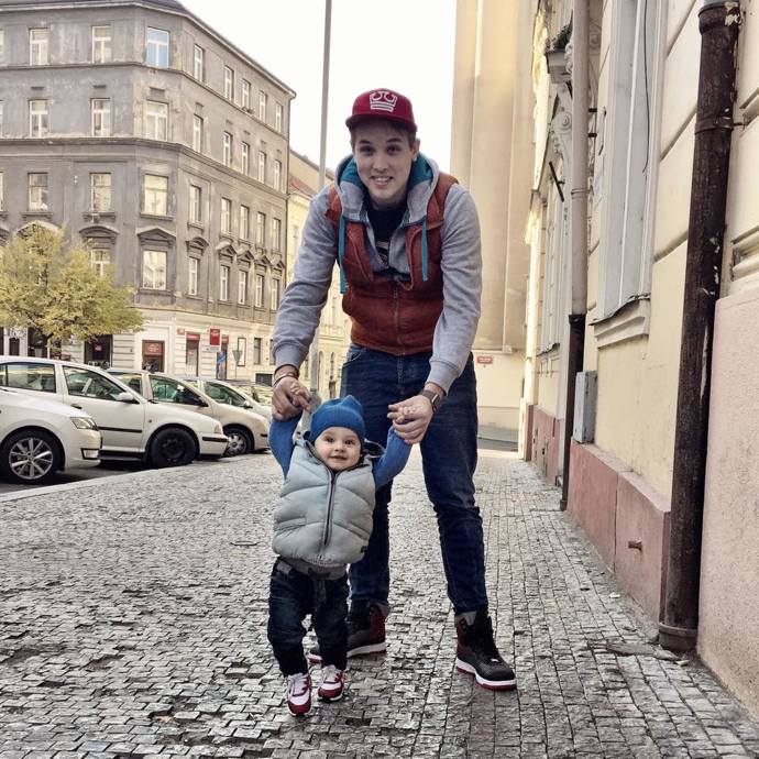 Se synovcem Adámkem.