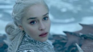 Krásná Daenerys Targaryen se vrací spolu s poslední řadou Hry o trůny.