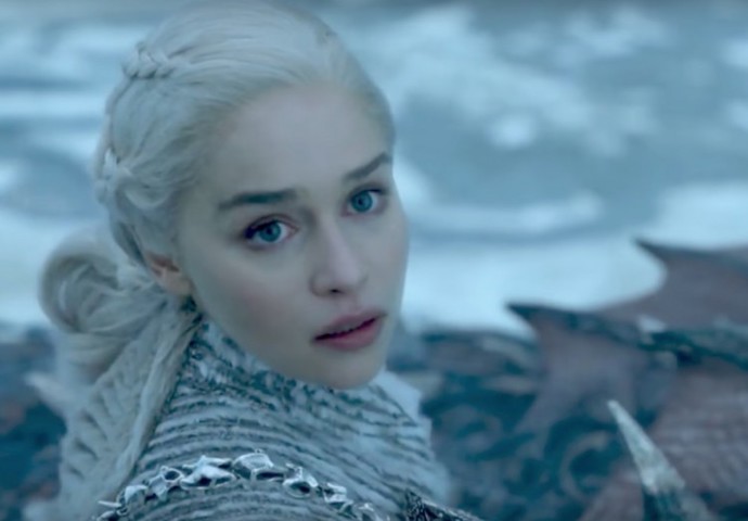 Krásná Daenerys Targaryen se vrací spolu s poslední řadou Hry o trůny.