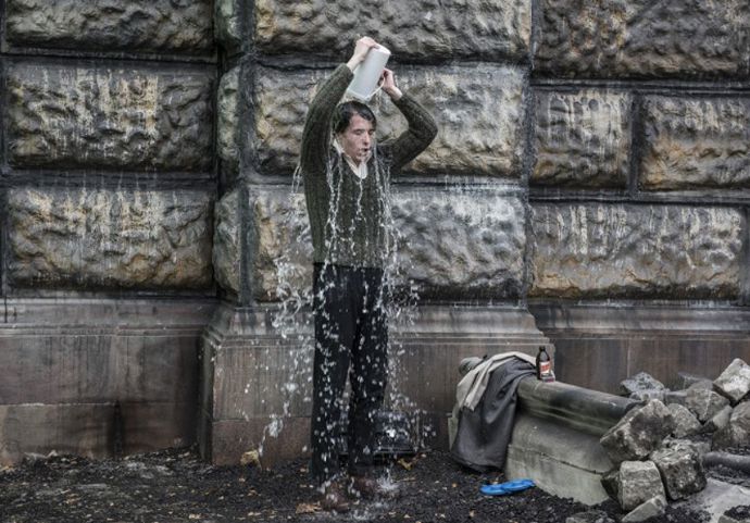 Žádal stávku na podporu těchto požadavků: s varováním, že pokud se tak nestane, vzplane další pochodeň.