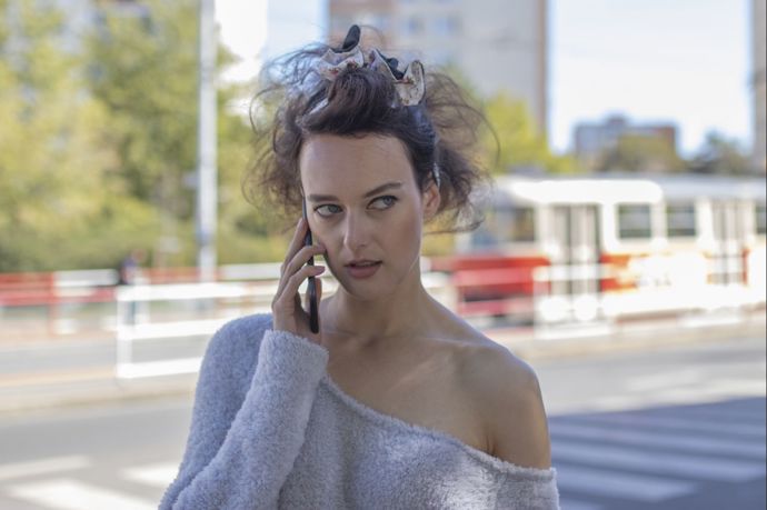 S čelenkou oslníte