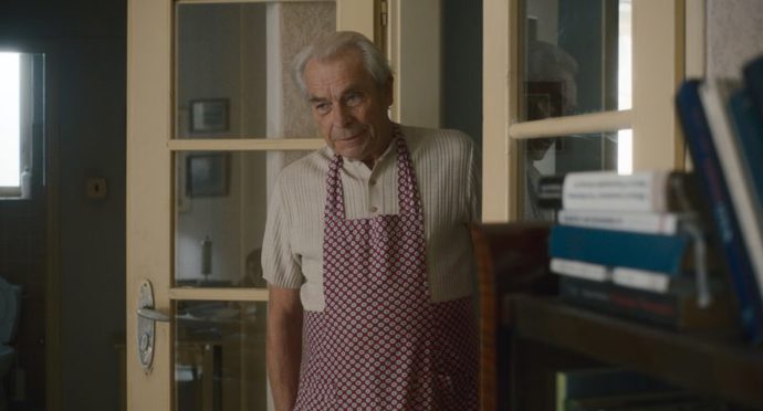 Švehlík se o mladého muže začne starat.