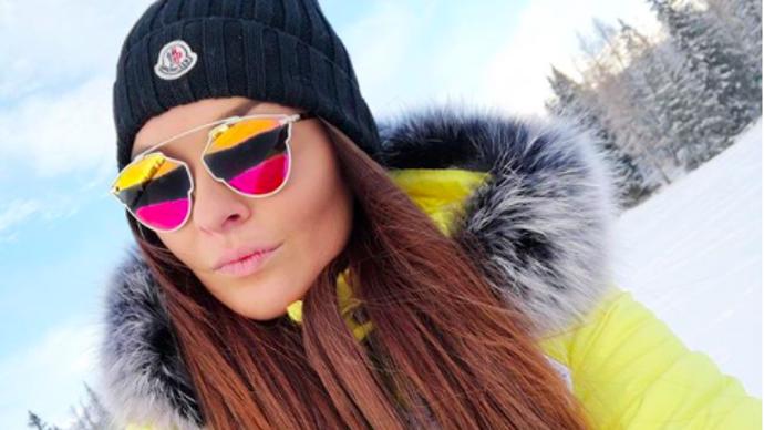 Miss NIkol Švantnerová sladila bundu s brýlemi a vyrazila na sjezdovku