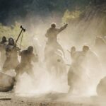 Film je plný drsných bojů.