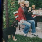 Užívala si pohodové dětství a mládí, na snímku s maminkou.